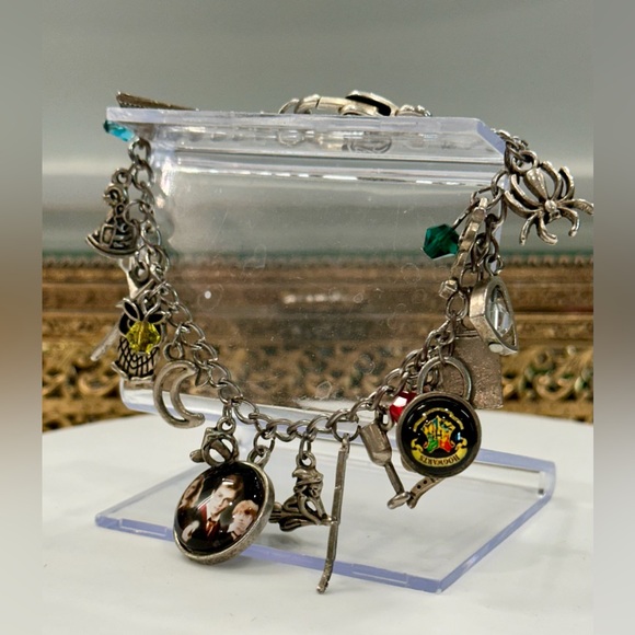 Harry Potter Charm Bracelet - Horcrux - Owl - Snake - Sorting Hat - EUC - Picture 5 of 15